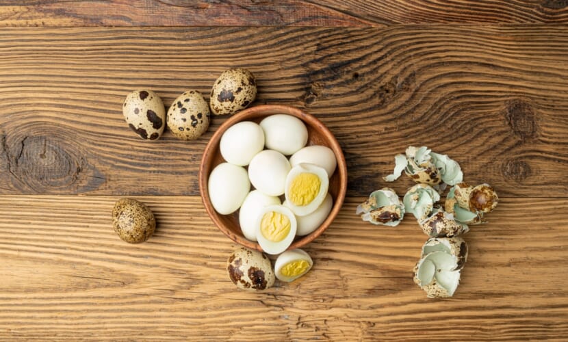 Peeling,Diet,Egg,From,Shell,,Peeled,Quail,Eggs,On,Wood