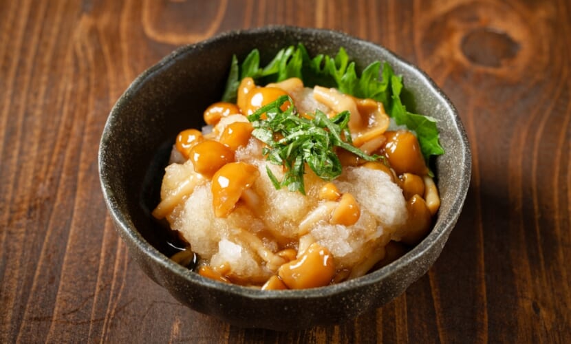 Nameko,Mushrooms,And,Grated,Daikon,Radish